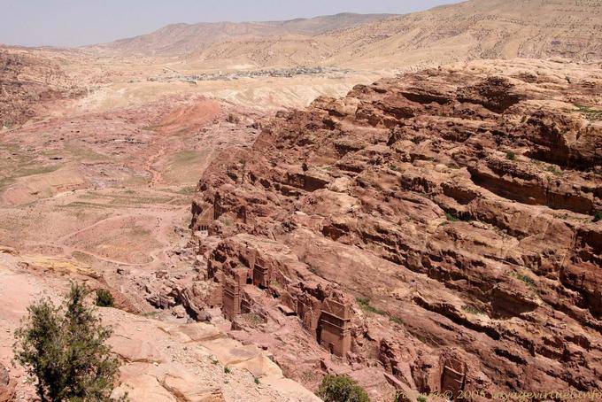 Vista panorámica del Alto Lugar de Sacrificio en Petra - Jordania
