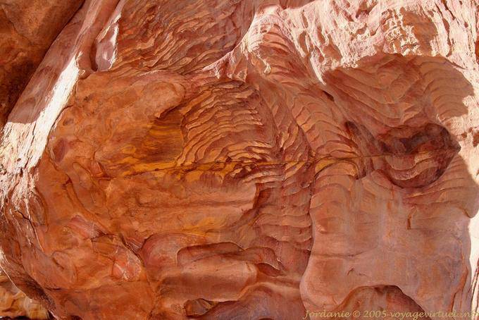 Patrones talladas por la erosión, Wadi Al-Farasa, Petra - Jordania