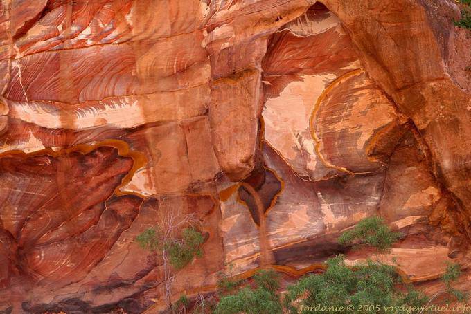 Acantilados de color Arabescos de Wadi Al-Farasa, Petra - Jordania