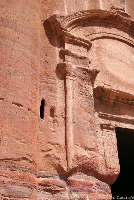 Pórtico detalle de una tumba, Wadi Al-Farasa, Petra - Jordania