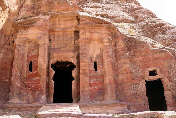 Tumba con un frontón roto, Wadi Al-Farasa, Petra - Jordania