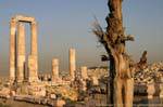 En las ruinas del templo de Heracles al atardecer, Amman, Jordania.