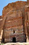 El frente de la tumba de la Seda, Petra Khubta, Jordania.