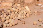 Bolas de piedra, Petra Ciudad Baja, Jordania.