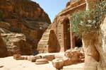 El jardín Triclinio en el camino por la montaña, Petra Zib Attuf, Jordania.