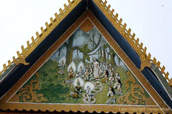 Pintado frontón del templo Wat Khon Tai, Khone Island, Laos