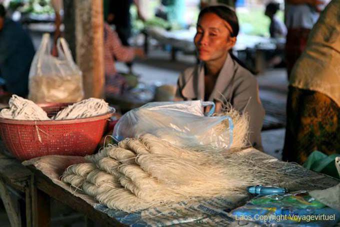 Pastas y fideos de arroz mercado cubierto, Khong Island, Laos