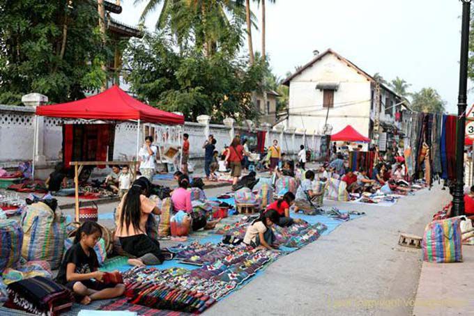 Mercado de la mañana en Luang Prabang, Laos