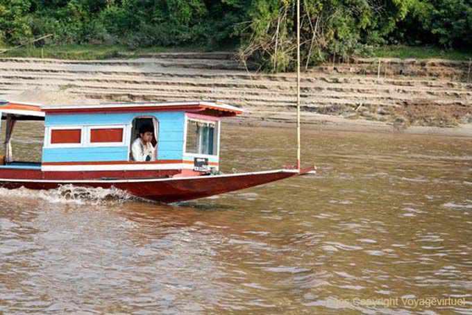 La velocidad del barco en el río Mekong, Luang Prabang, Laos