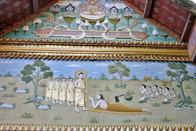 La vida de Buda pintado en una capilla, Wat Sene Soukharam, Laos