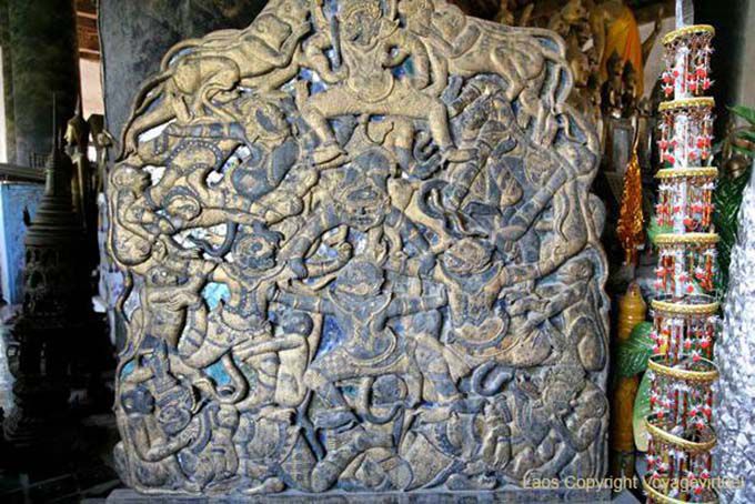 Candelabro con escenas del Ramayana, Wat Visoun, Laos