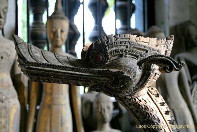 Cabeza de ave tallada, Wat Visoun, Luang Prabang, Laos