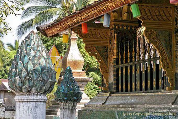 Reflejo de flores de loto, Wat Xieng Thong, Luang Prabang, Laos