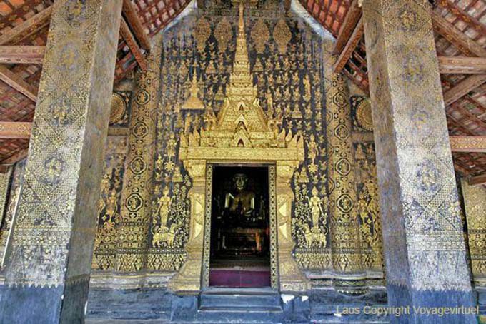 Entrada principal de la puerta, Wat Xieng Thong, Luang Prabang, Laos