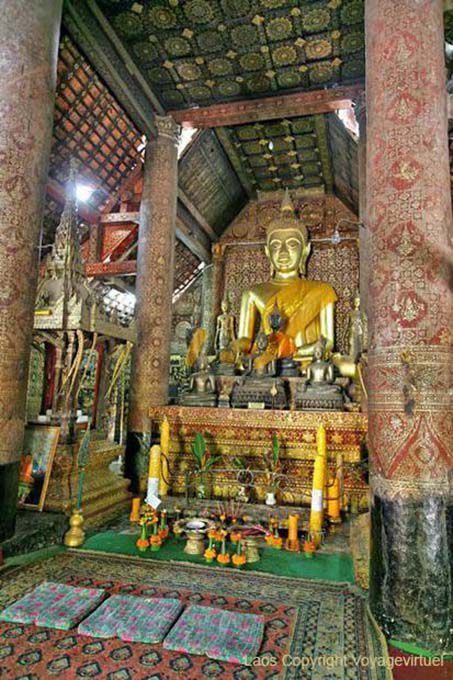 Altar budista en la pagoda, Wat Xieng Thong, Laos