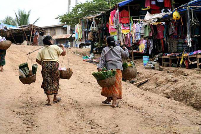 Xieng Hombres, pueblo Lao opuesto Luang Prabang, Laos