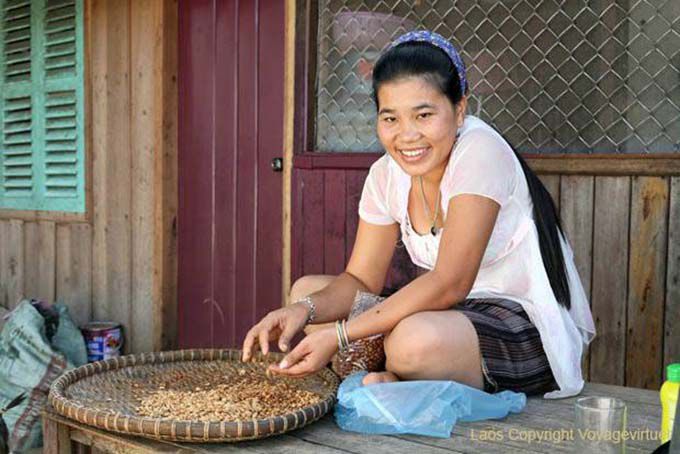 Con una sonrisa, el Mekong, Laos Sur, Laos