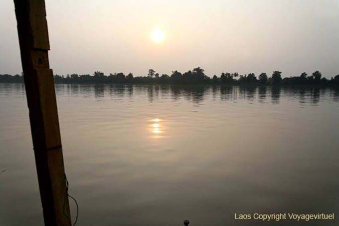 Atardecer en el río Mekong, Laos Sud, Laos