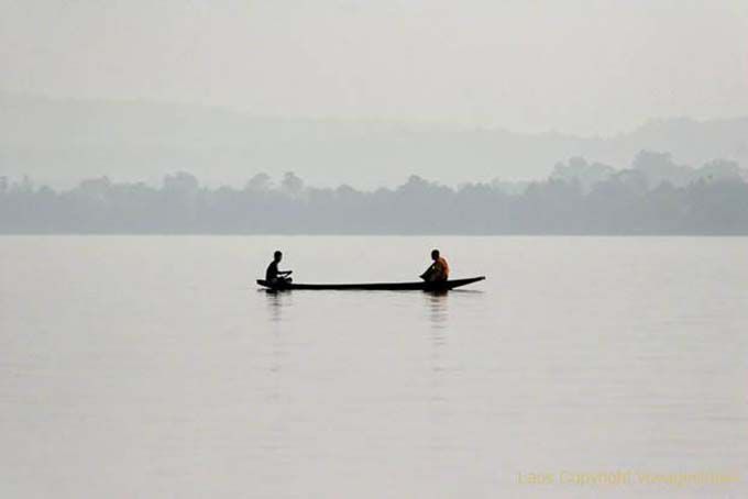 Meditación en el río Mekong, Laos Sur, Laos