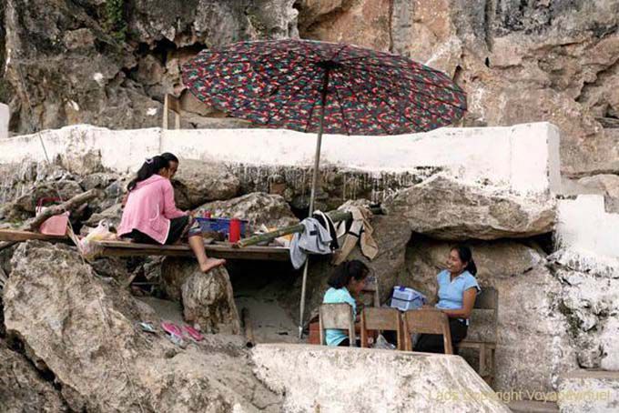 Comercio en los escalones, Pak Ou, Laos