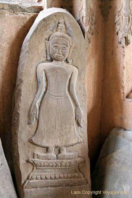 Mudra de la benevolencia y la compasión, Haw Phra Kaew, Vientiane, Laos