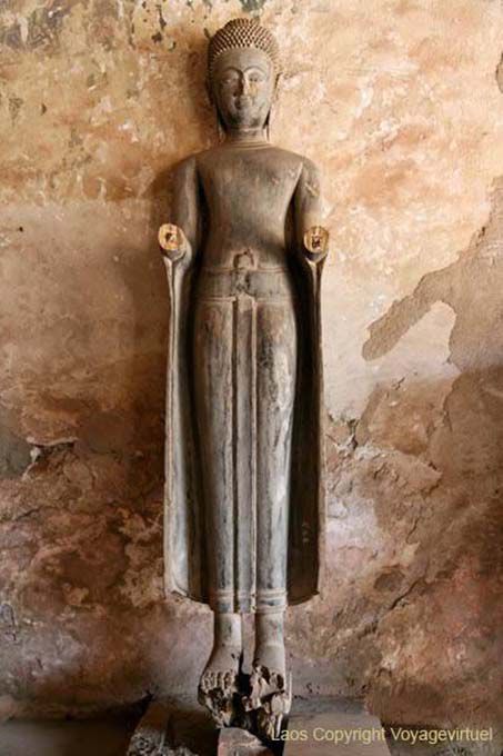 Buda con las manos cortada, Wat Si Saket, Vientiane, Laos