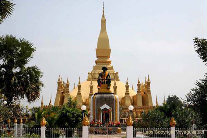 Rey Saysetthathirath estupa, Wat That Luang, Vientiane, Laos