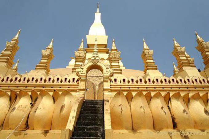 Escaleras del santuario, Wat That Luang, Vientiane, Laos