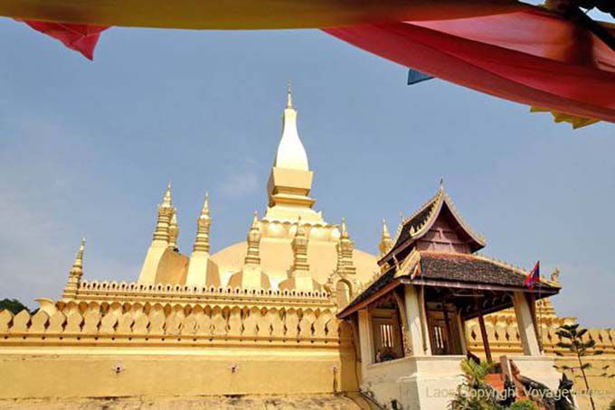 Otro punto de vista de la estupa, Wat That Luang, Vientiane, Laos