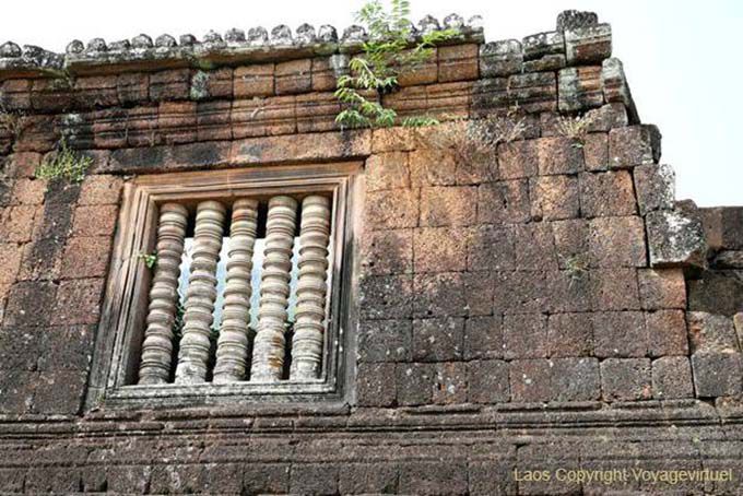 Columnas de ventana torcido, Vat Phou, Laos