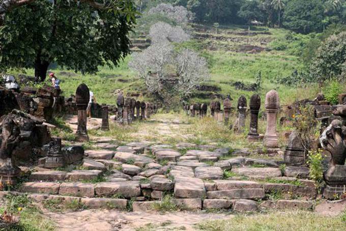 Calzada pavimentada con lingas, Wat Phu, Laos