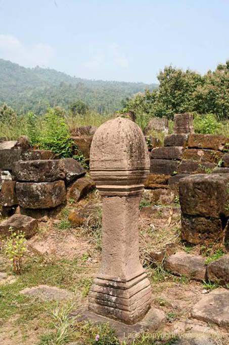 Lingam, el símbolo fálico de Shiva, Wat Phu, Laos