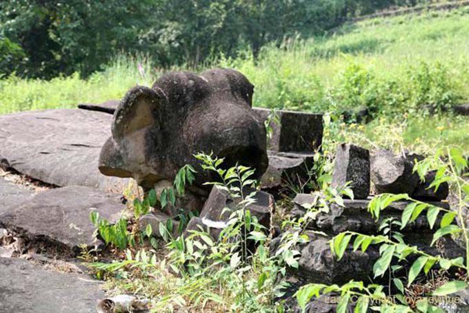 Elefante sigue siendo, Wat Phu, Laos