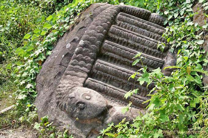 Piedra de la serpiente Vat Phou, Laos