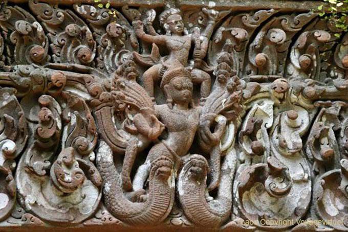Dintel mostrando Vishnu con Garuda, Wat Phu, Laos