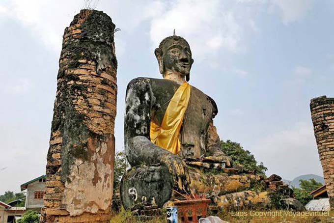 Gran Buda se sienta Wat Phia Wat Xieng Khouang Antigua Capital, Laos