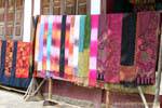 Los colores de la artesanía local Ban Xanhai, Laos.