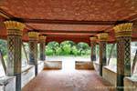 Columnas decoradas de la entrada, Wat largo Khoun, Luang Prabang, Laos.