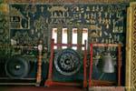 Gongs y campana, Wat Xieng Thong, Luang Prabang, Laos.