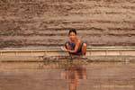 El momento del baño en el río Mekong, Laos Sur, Laos.