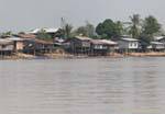 Pueblo a orillas del Mekong Laos Sud, Laos.