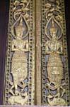 Puerta con incrustaciones de Ho Phra Keow Temple, Vientiane, Laos.