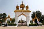 Entrada Monumento Pha That Luang, Vientiane, Laos.