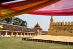 Los preparativos para el Festival Thatluang, Pha That Luang, Vientiane, Laos.