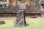 Naga en la hierba, Vat Phou, Laos.