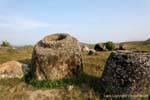Caminar sobre el sitio 2, Llanura de las Jarras Xieng Khouang, Laos.