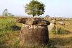 Jarra rota con tapa, Llanura de las Jarras Xieng Khouang, Laos.