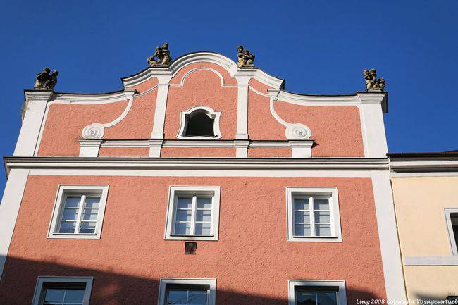 Altstadt, fachada rosa caramelo, Linz - Austria
