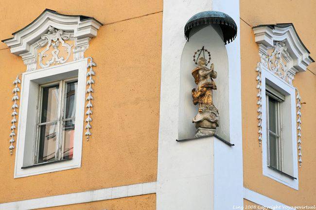 Domgasse, el santo en ángulo, Linz - Austria