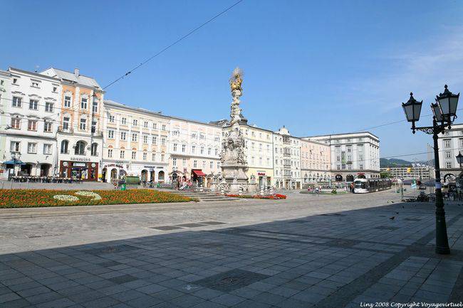 Hauptplatz, margen derecha, Linz - Austria